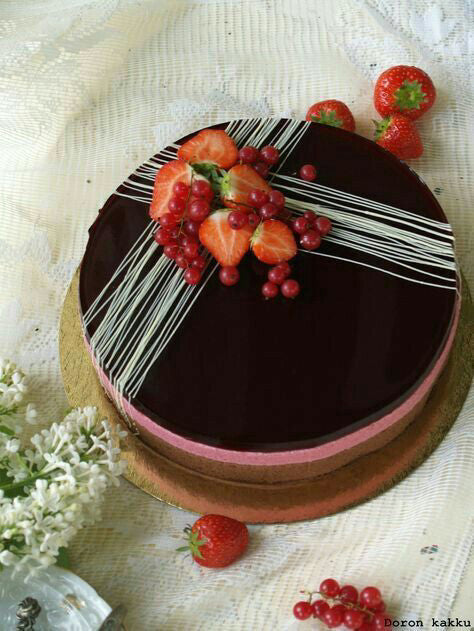 Strawberry Currant Glaze Cheesecake