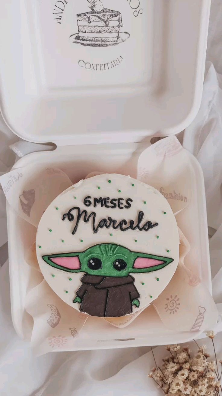 Baby Yoda Cake