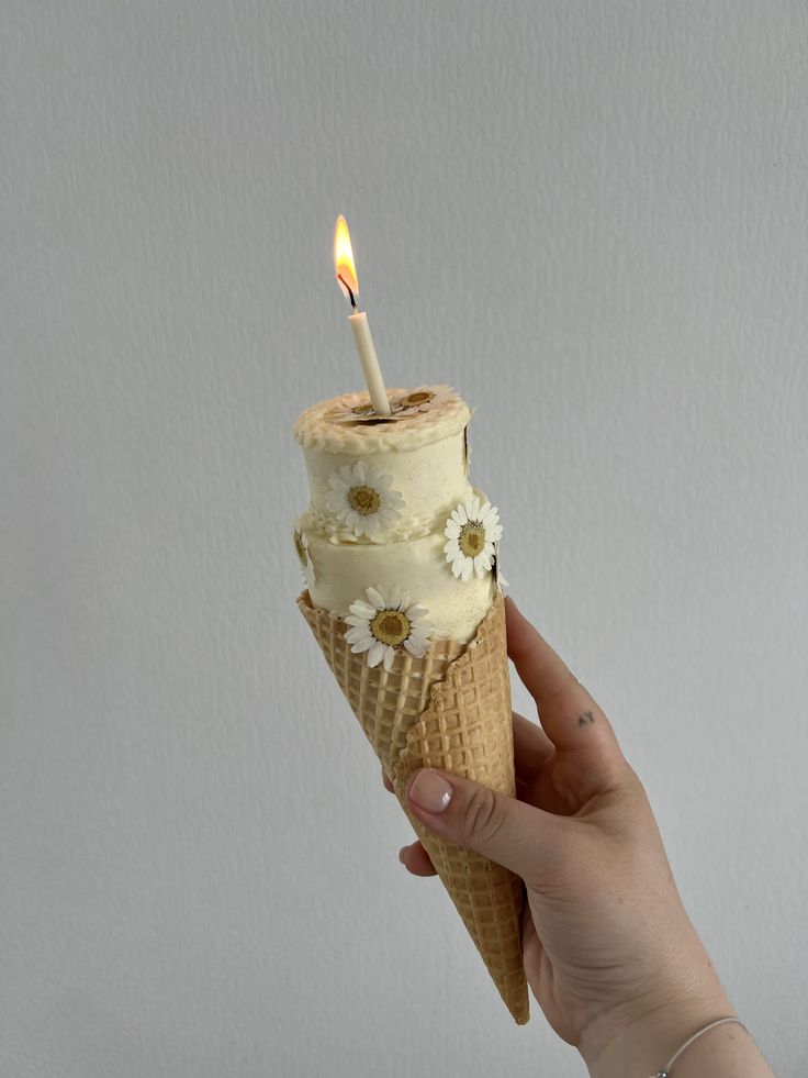 Golden Flora – Sweet Moments in Bloom